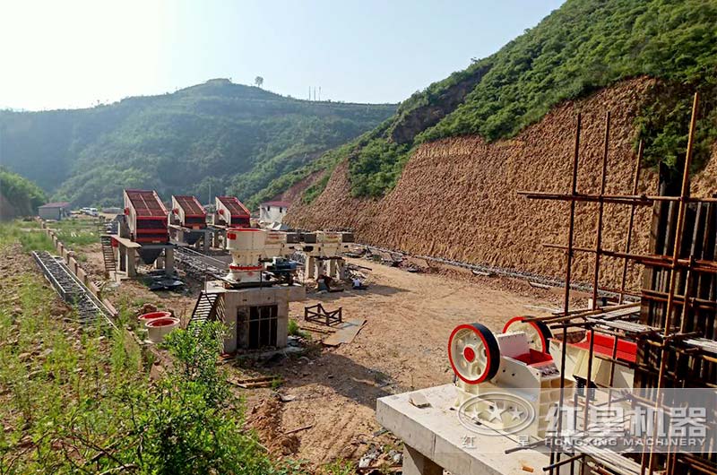 設備地基兩手抓，不誤生產緊掙錢